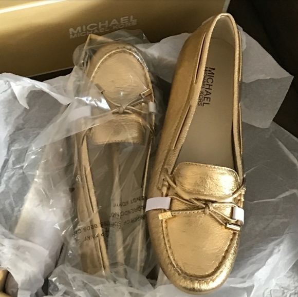 MICHAEL Michael Kors Daisy Moc in Pale Gold Metallic Leather - Picture 6 of 12